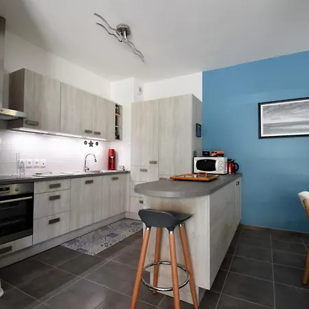 T3 Spacieux Sur Jardin, Proche Du Port Et De La Apartamento