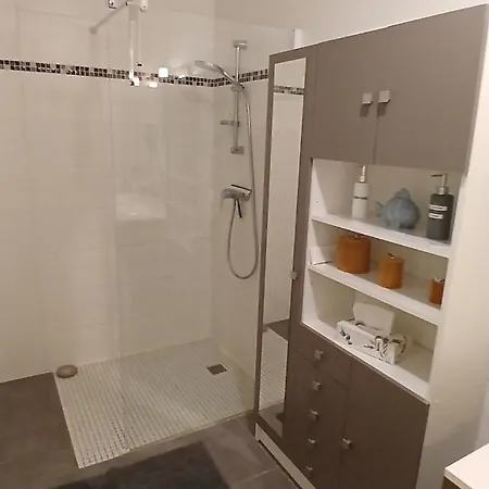 T3 Spacieux Sur Jardin, Proche Du Port Et De La Apartamento