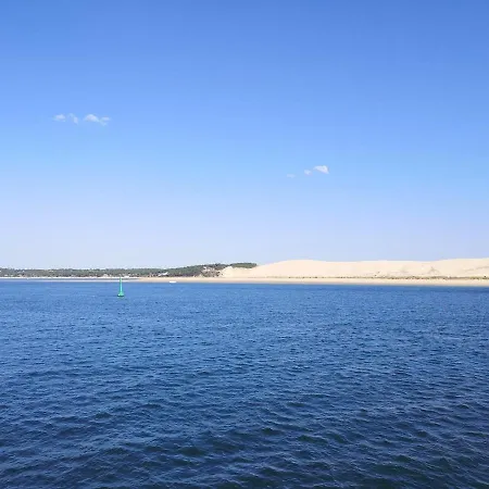 T3 Spacieux Sur Jardin, Proche Du Port Et De La *